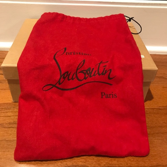 Christian Louboutin:  Black patent pumps - Picture 4 of 7